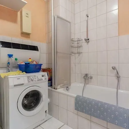 Old Town Apartment *